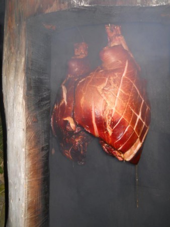 Uzená pražská šunka na kosti